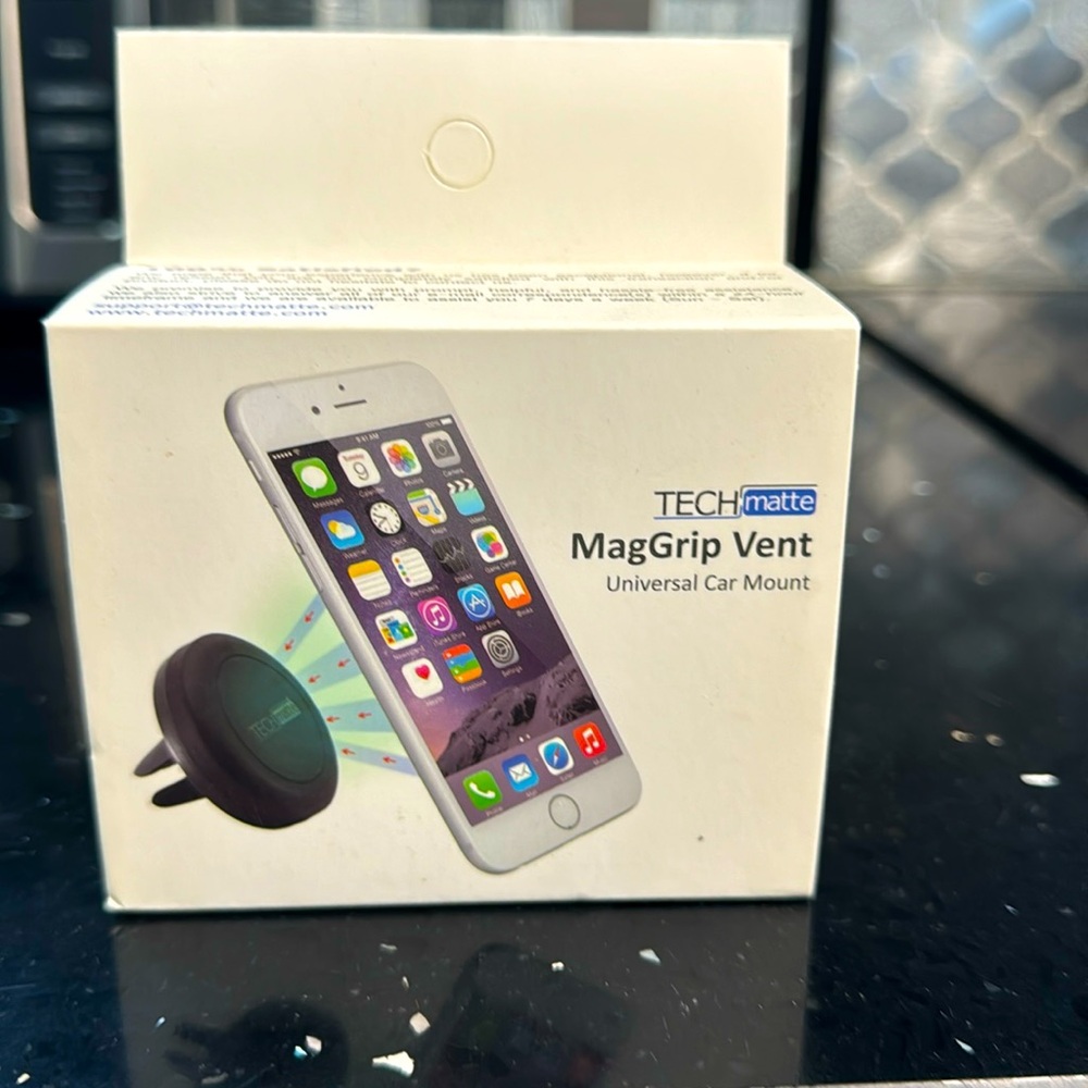 Techmatte MagGrip Vent universal car mount for cell phones